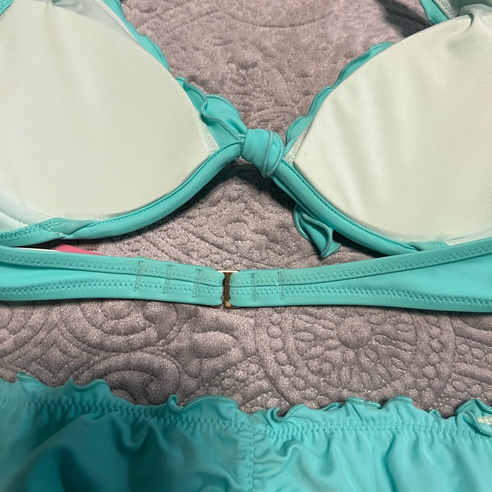 Victoria’s Secret bikini - Picture 7 of 13